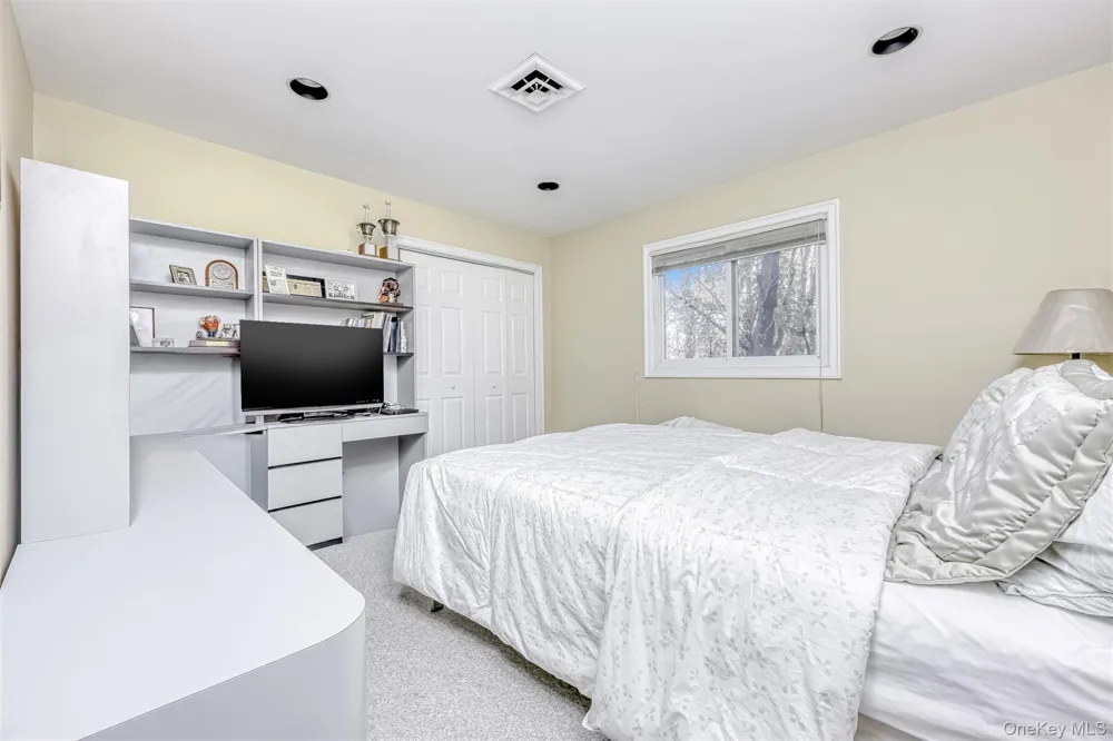 8 Kings Gate Road Suffern, NY 10901