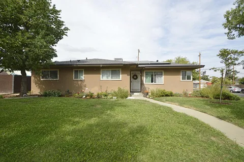 1708 W Andrews Avenue