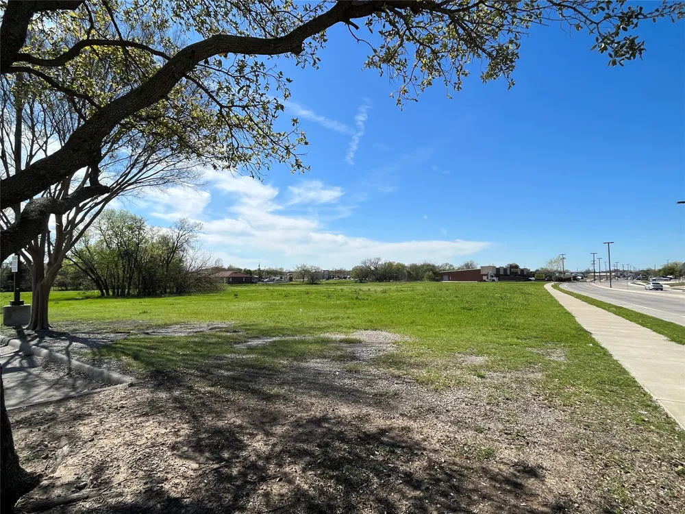2700 Motley Drive Mesquite, TX 75150