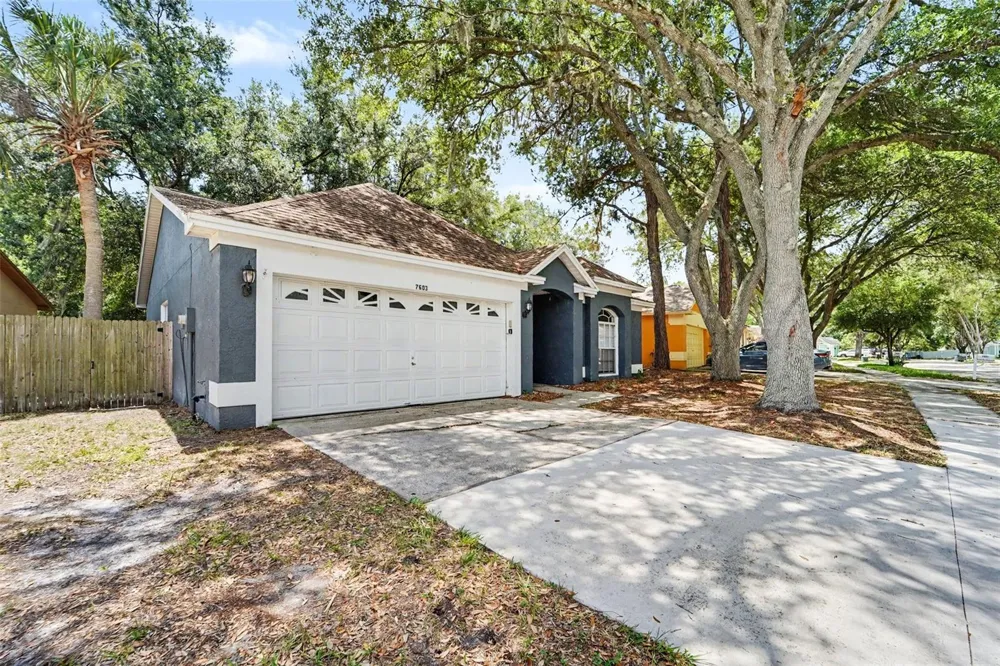 7603 SAVANNAH LANE Tampa, FL 33637