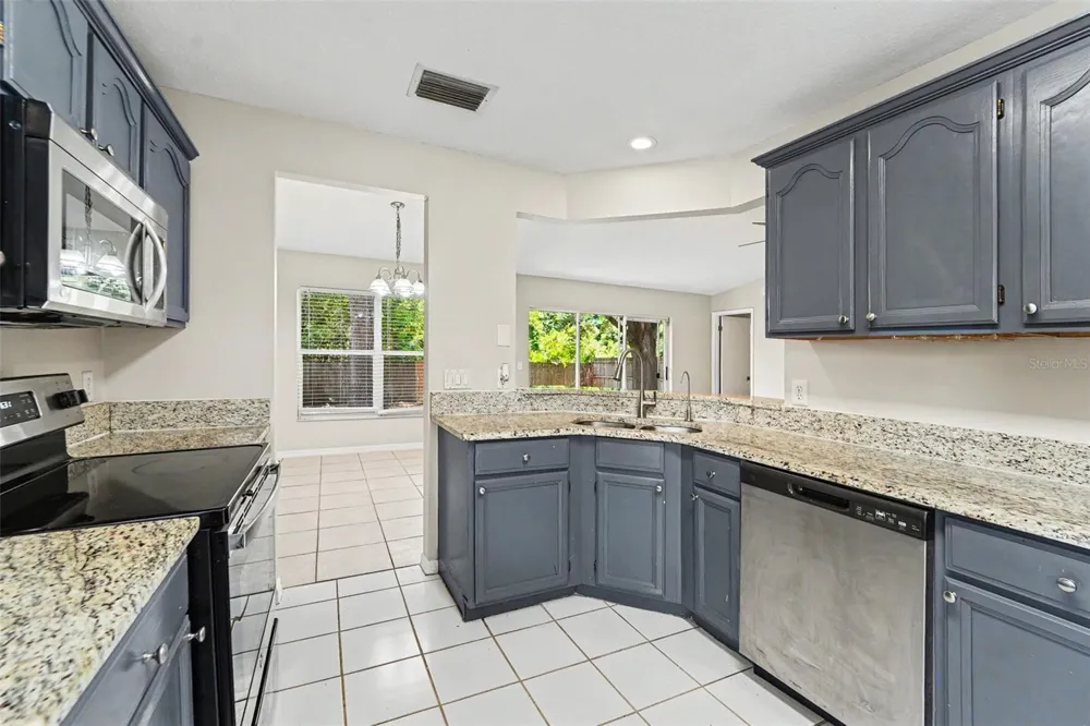 7603 SAVANNAH LANE Tampa, FL 33637