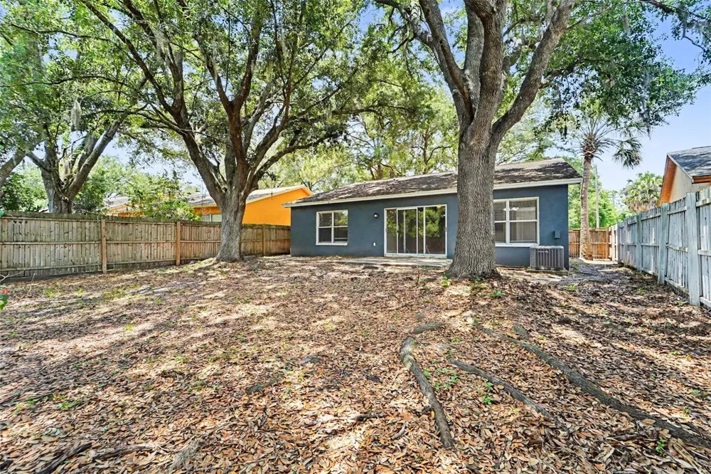 7603 SAVANNAH LANE Tampa, FL 33637