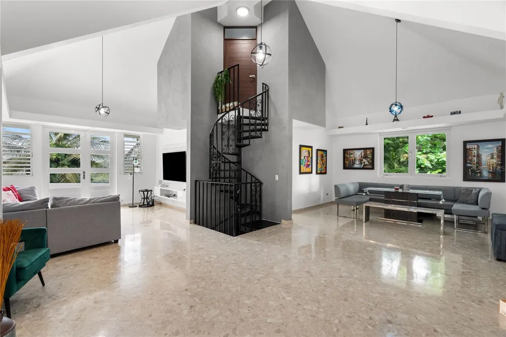 19 CALLE "E" Guaynabo, PR 00971