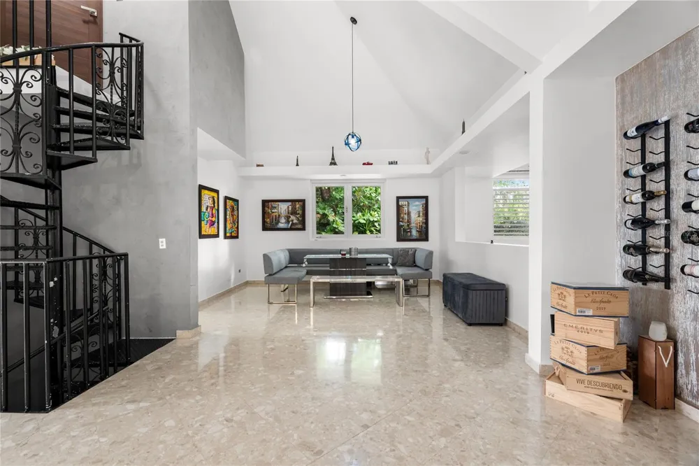19 CALLE "E" Guaynabo, PR 00971
