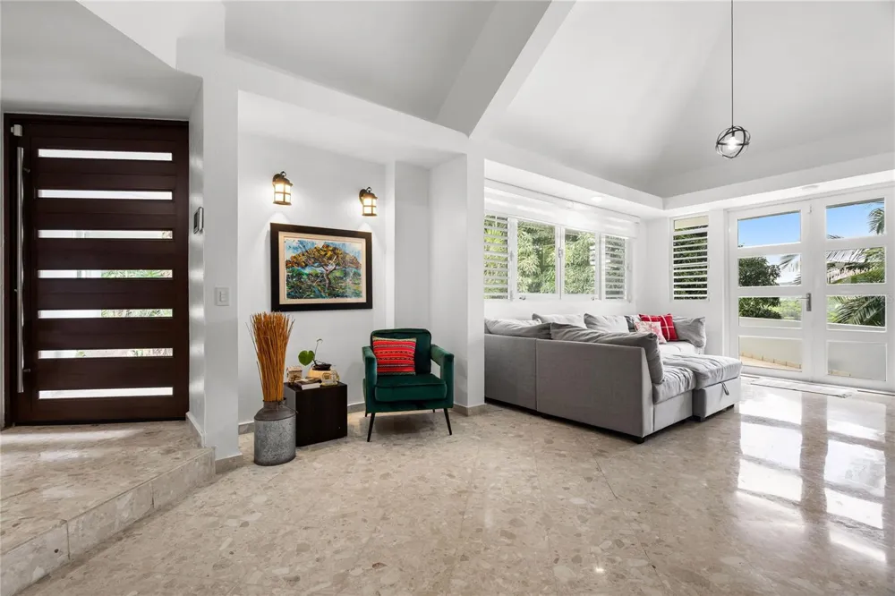19 CALLE "E" Guaynabo, PR 00971
