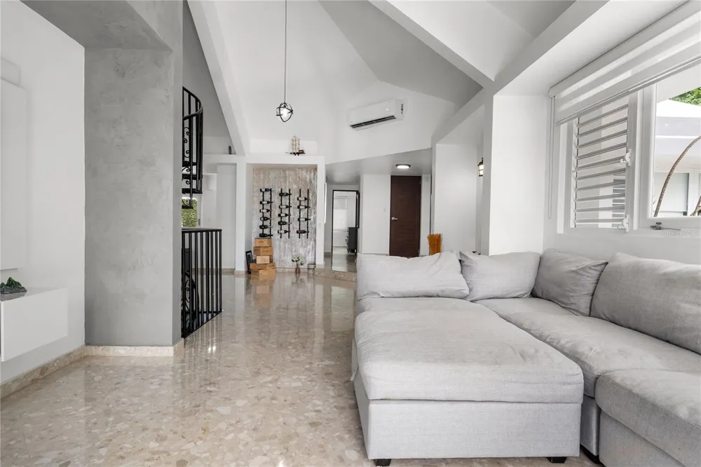 19 CALLE "E" Guaynabo, PR 00971