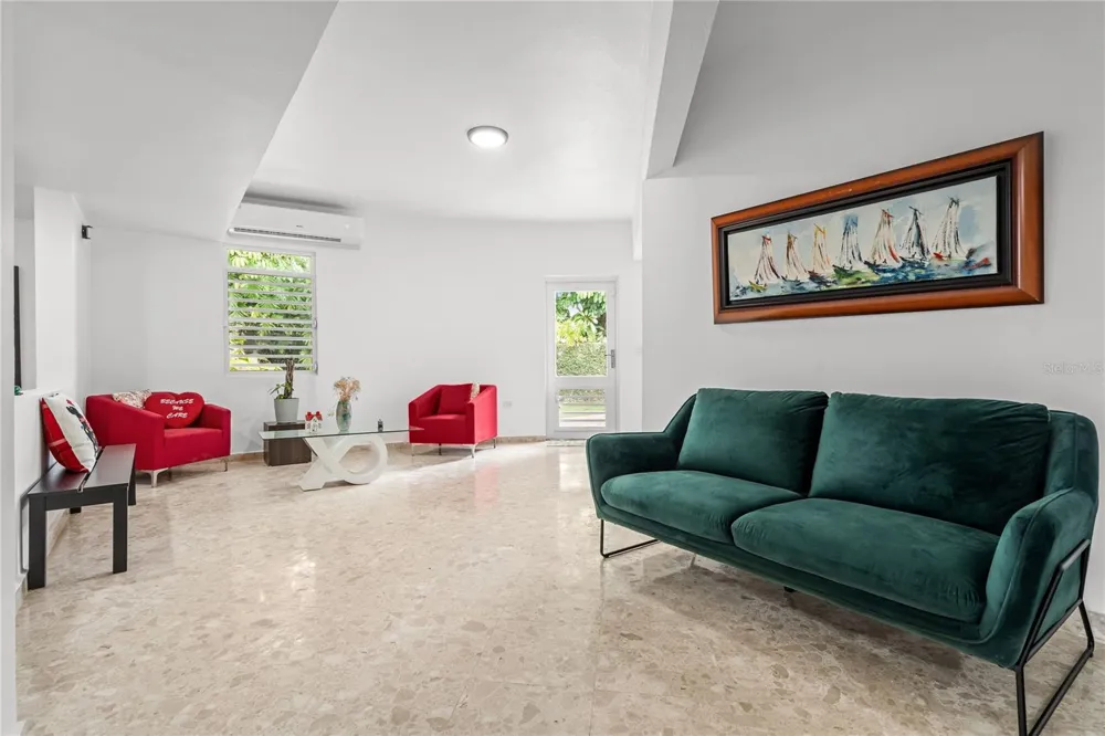 19 CALLE "E" Guaynabo, PR 00971