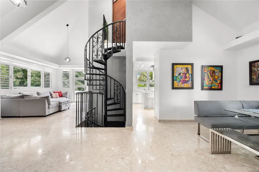 19 CALLE "E" Guaynabo, PR 00971