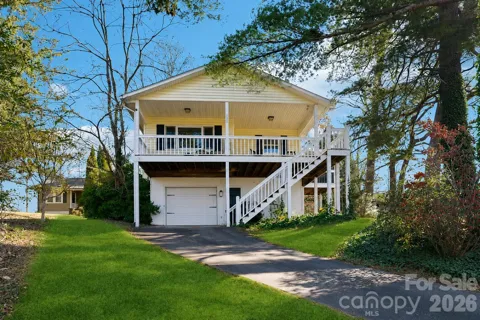 121 Oak Terrace