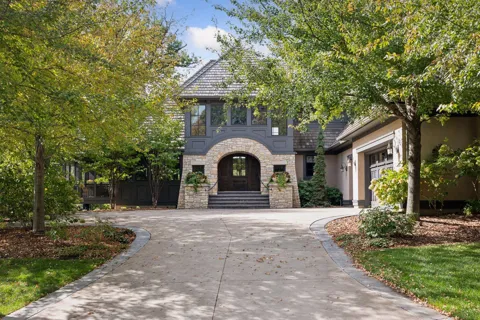 425 Carpenters Point