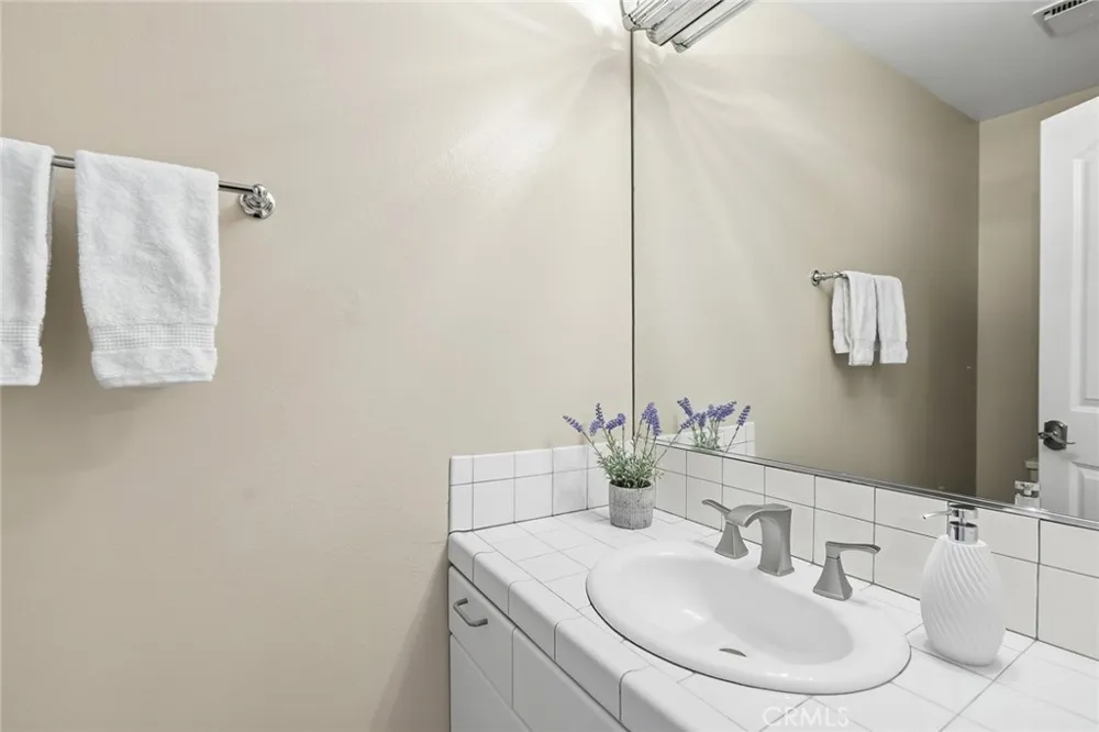 602 Calle Mirador Oak Park, CA 91377