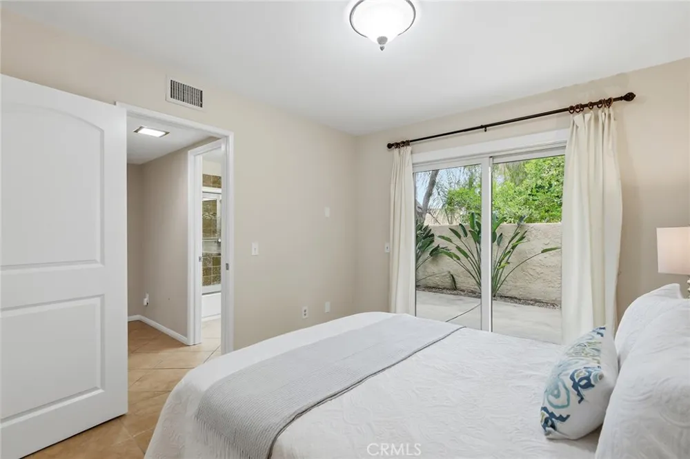 602 Calle Mirador Oak Park, CA 91377