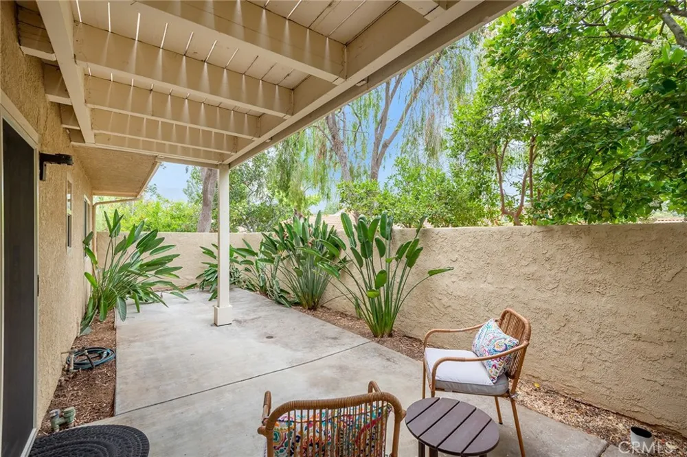 602 Calle Mirador Oak Park, CA 91377