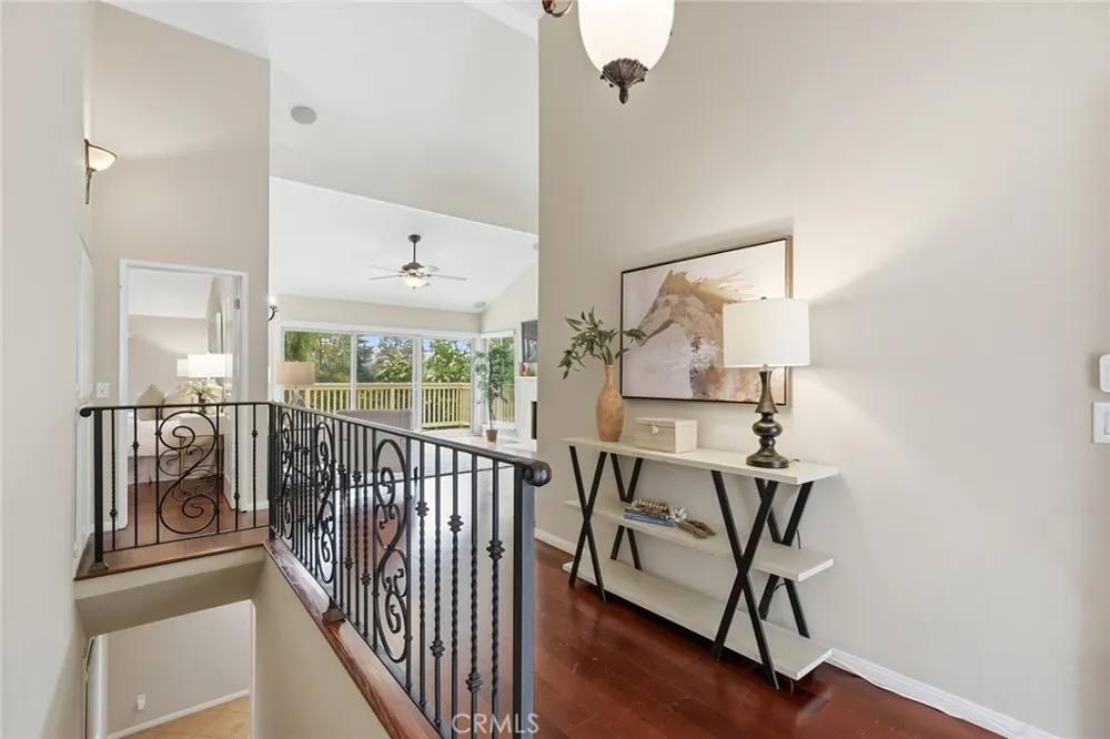 602 Calle Mirador Oak Park, CA 91377