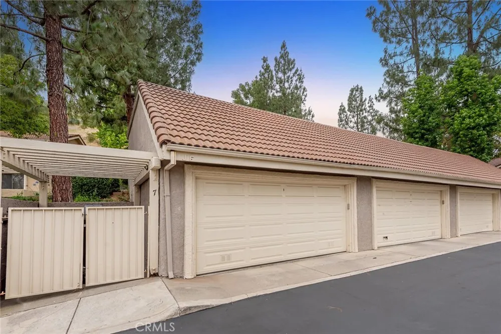 602 Calle Mirador Oak Park, CA 91377