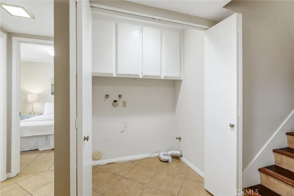 602 Calle Mirador Oak Park, CA 91377