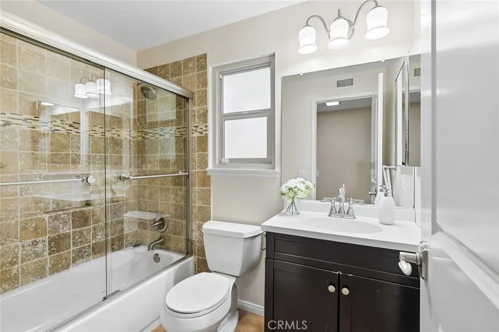 602 Calle Mirador Oak Park, CA 91377