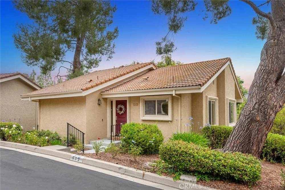 602 Calle Mirador Oak Park, CA 91377
