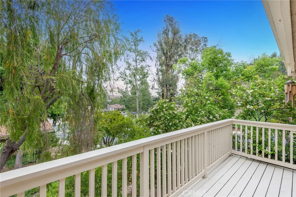 602 Calle Mirador Oak Park, CA 91377