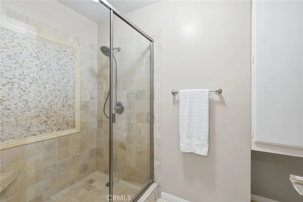 602 Calle Mirador Oak Park, CA 91377