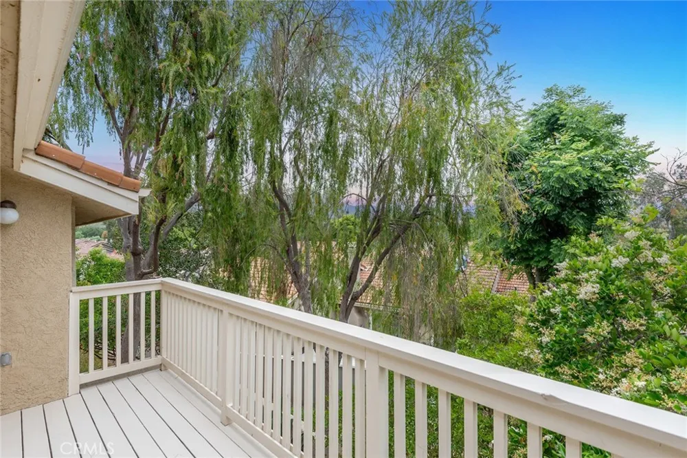 602 Calle Mirador Oak Park, CA 91377