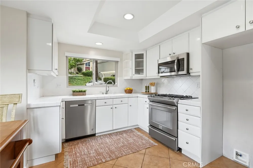 602 Calle Mirador Oak Park, CA 91377