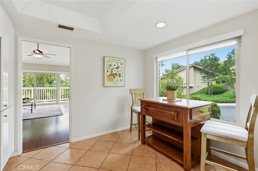 602 Calle Mirador Oak Park, CA 91377