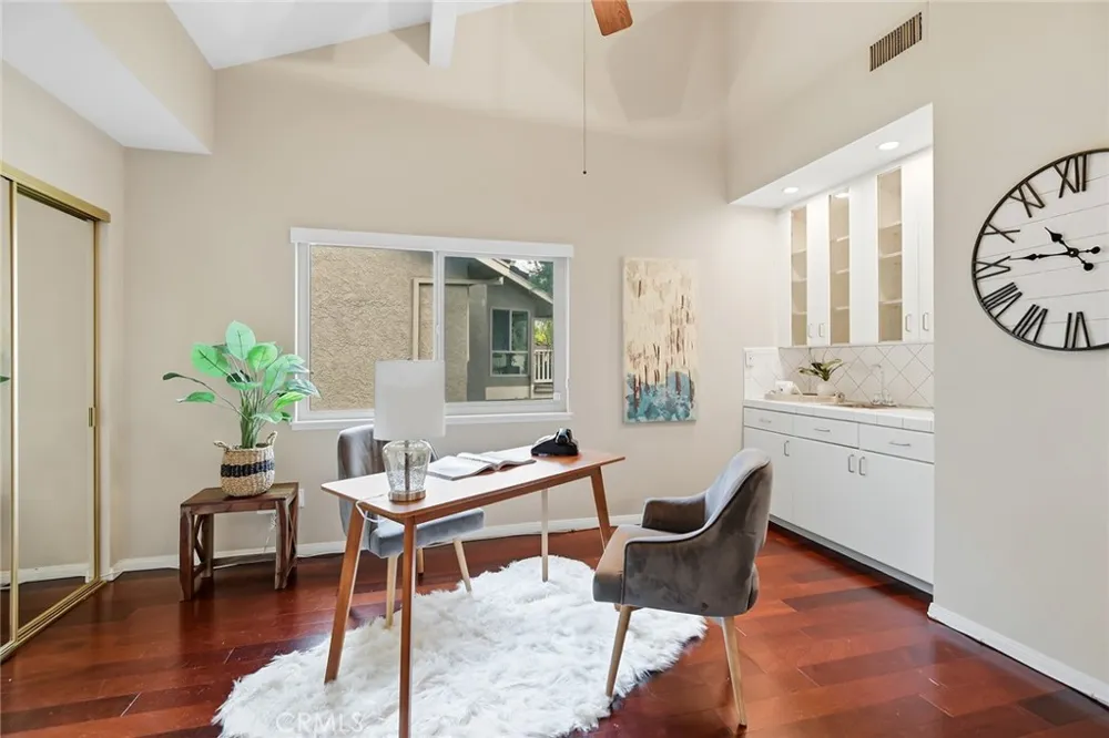 602 Calle Mirador Oak Park, CA 91377