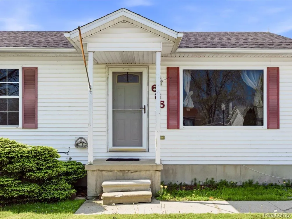 685 Heather Lane Marysville City, MI 48040