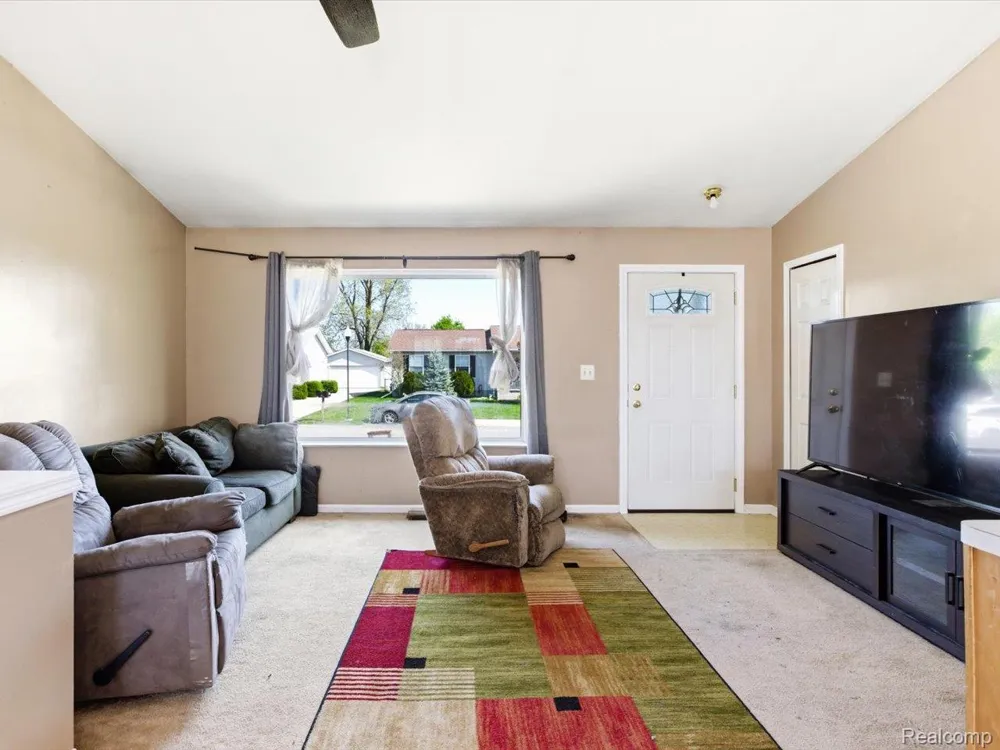 685 Heather Lane Marysville City, MI 48040