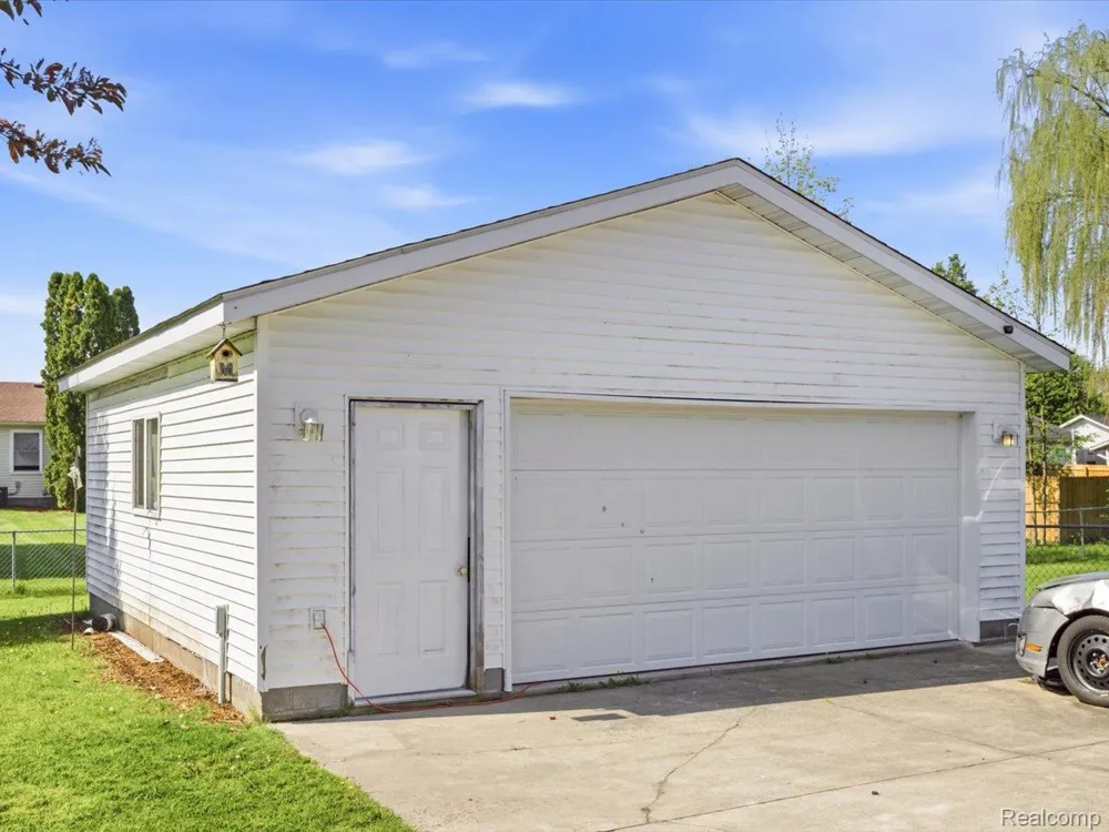 685 Heather Lane Marysville City, MI 48040