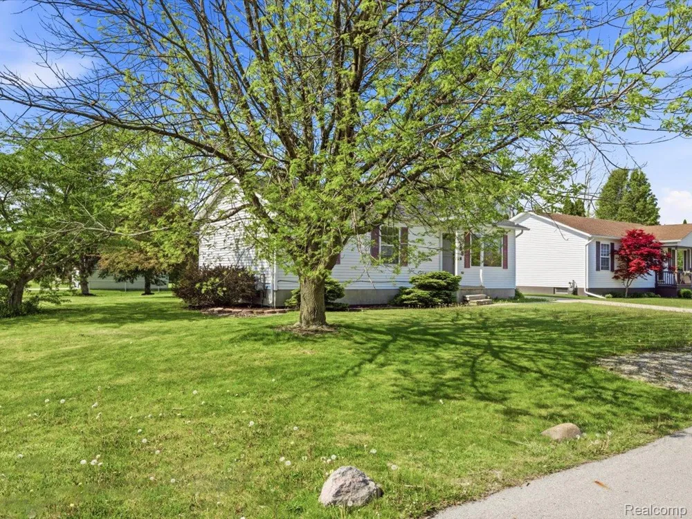 685 Heather Lane Marysville City, MI 48040