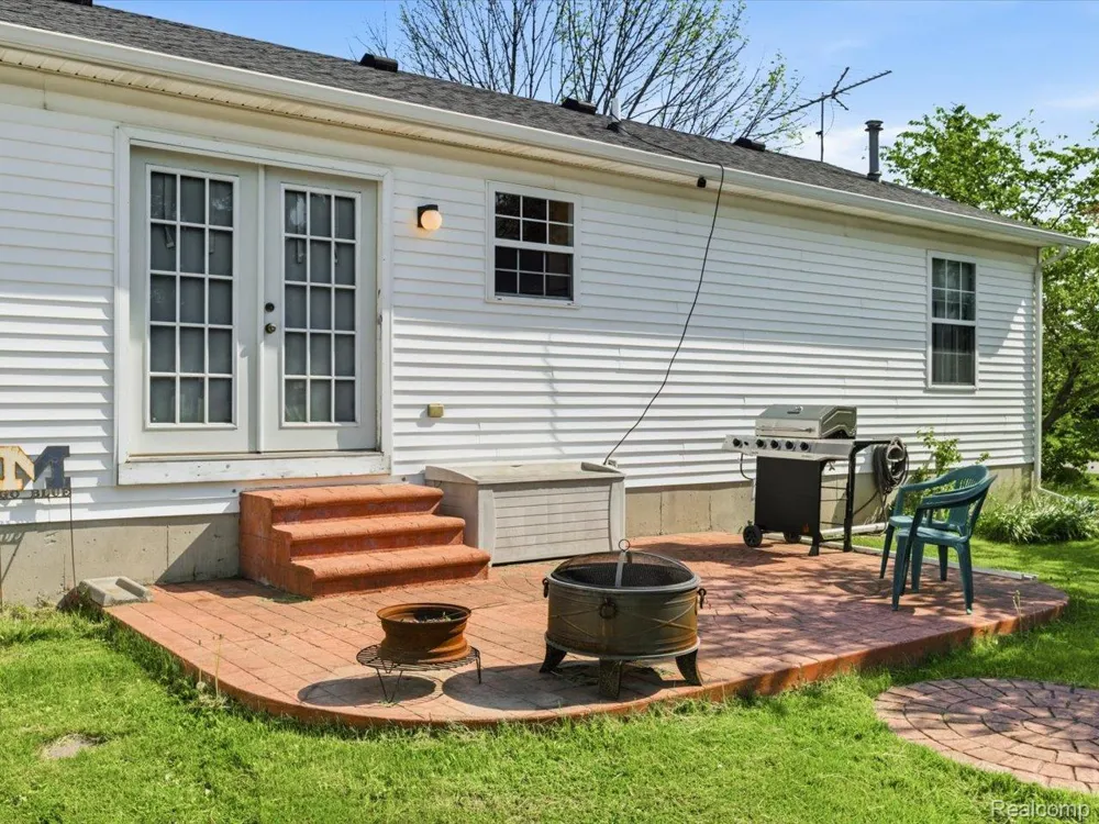 685 Heather Lane Marysville City, MI 48040