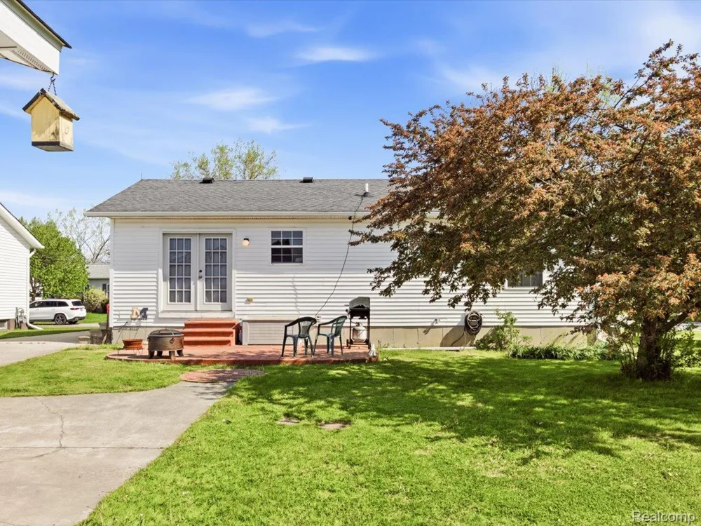 685 Heather Lane Marysville City, MI 48040