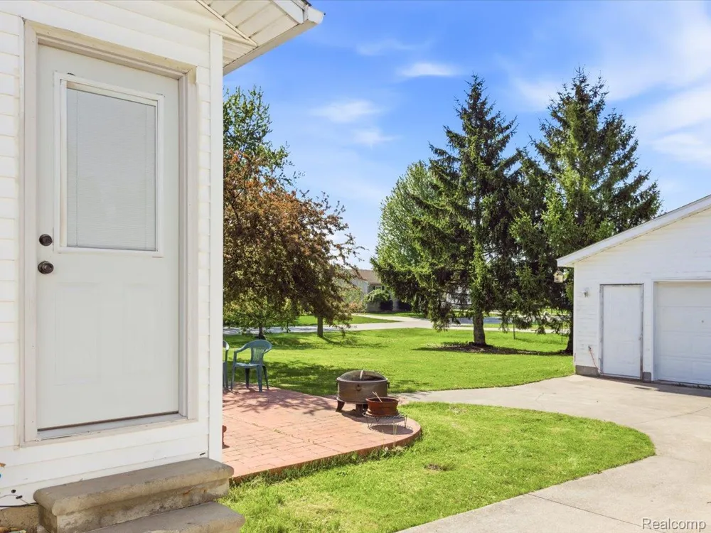 685 Heather Lane Marysville City, MI 48040