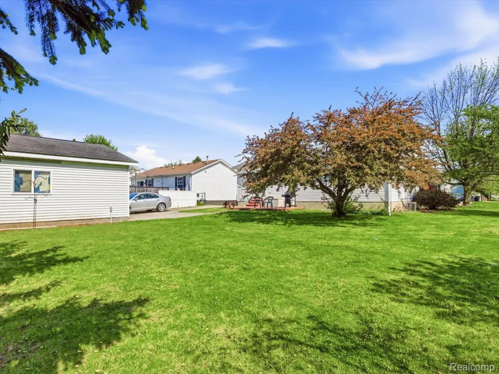 685 Heather Lane Marysville City, MI 48040
