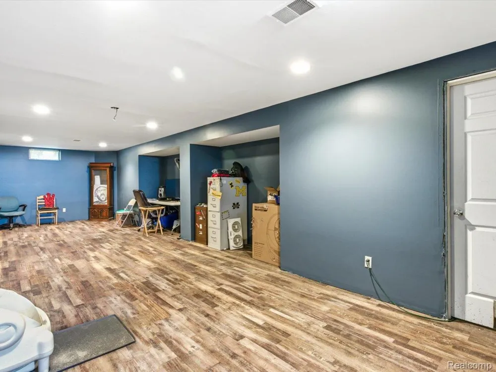 685 Heather Lane Marysville City, MI 48040