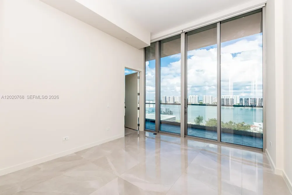 18501 E Collins #1503 Sunny Isles Beach, FL 33160