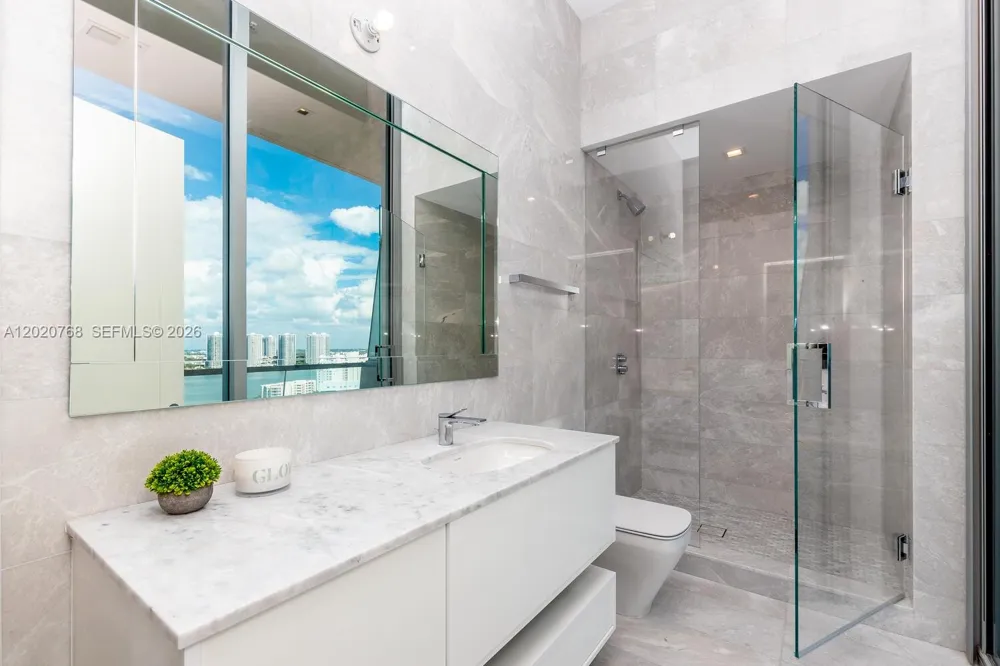18501 E Collins #1503 Sunny Isles Beach, FL 33160