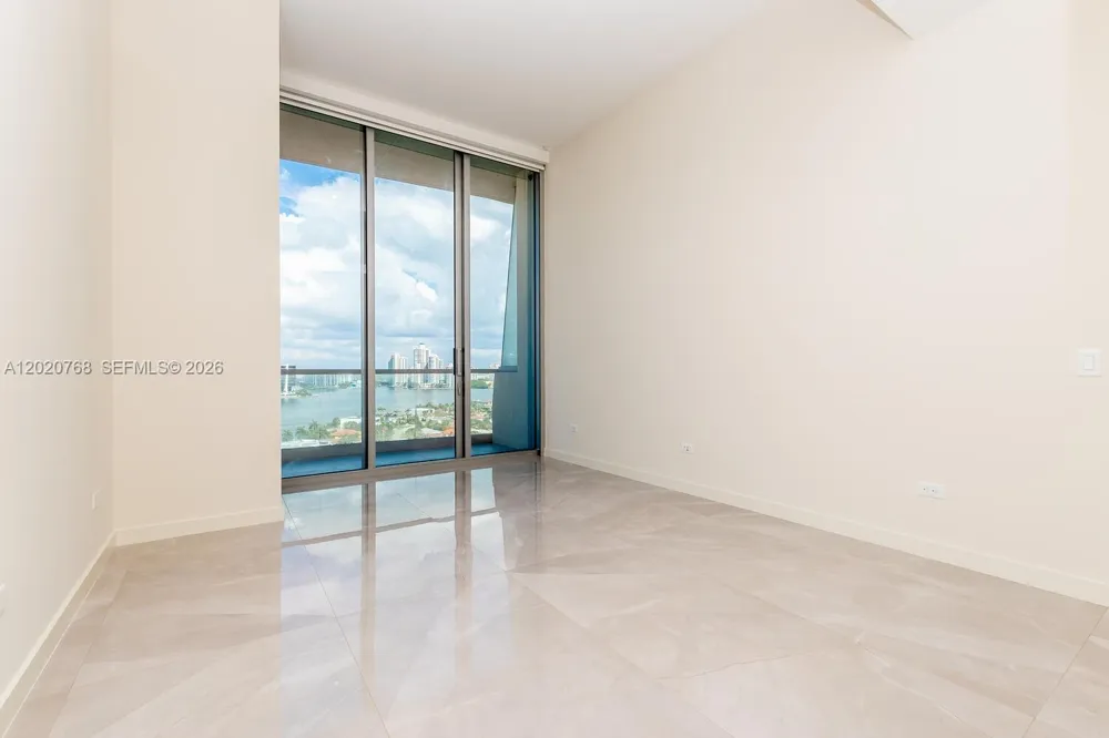 18501 E Collins #1503 Sunny Isles Beach, FL 33160