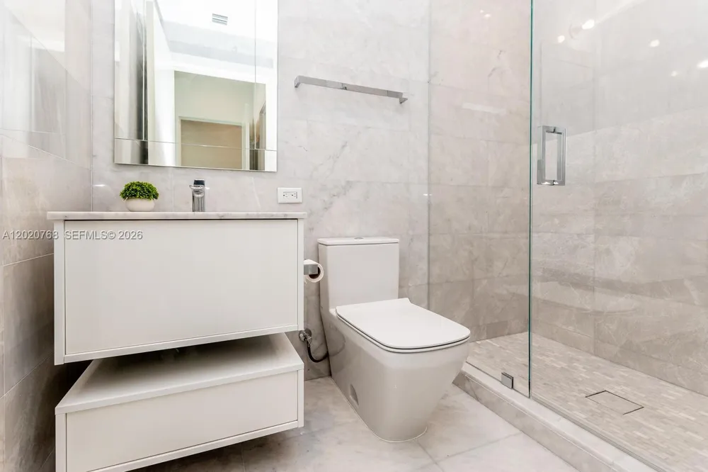 18501 E Collins #1503 Sunny Isles Beach, FL 33160
