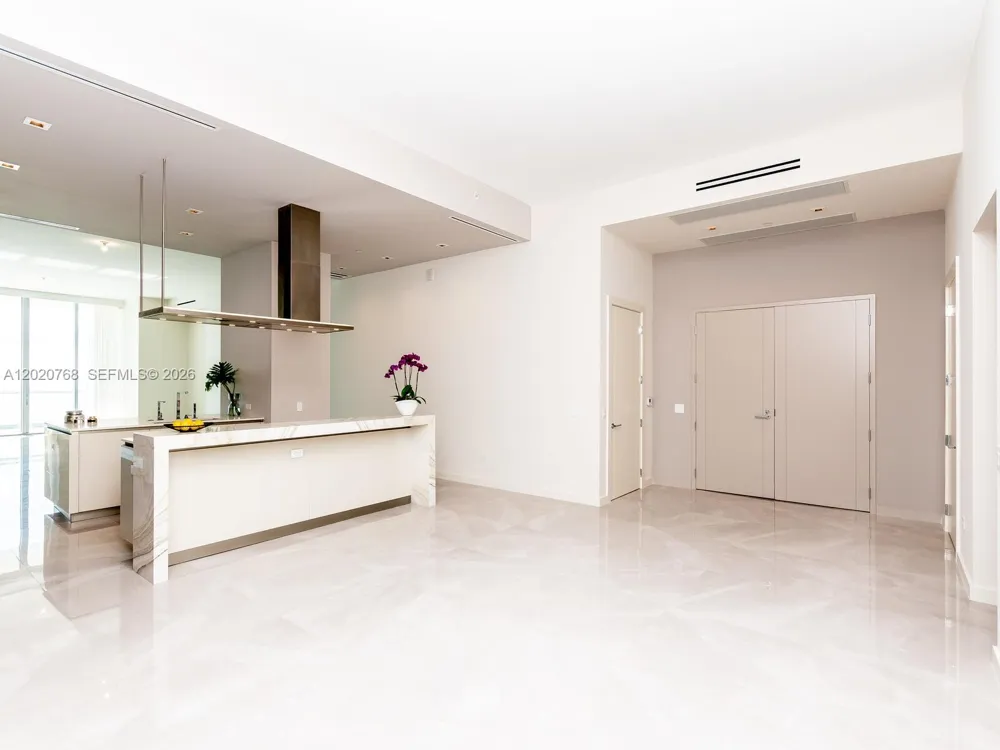 18501 E Collins #1503 Sunny Isles Beach, FL 33160
