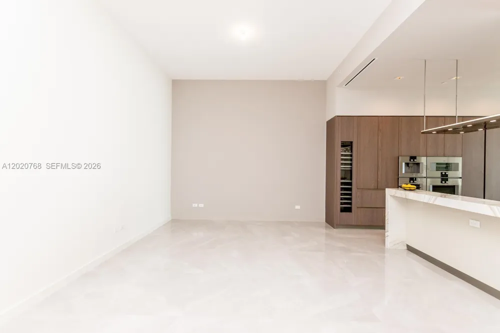 18501 E Collins #1503 Sunny Isles Beach, FL 33160