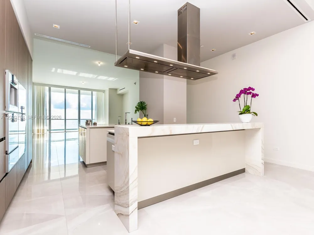 18501 E Collins #1503 Sunny Isles Beach, FL 33160