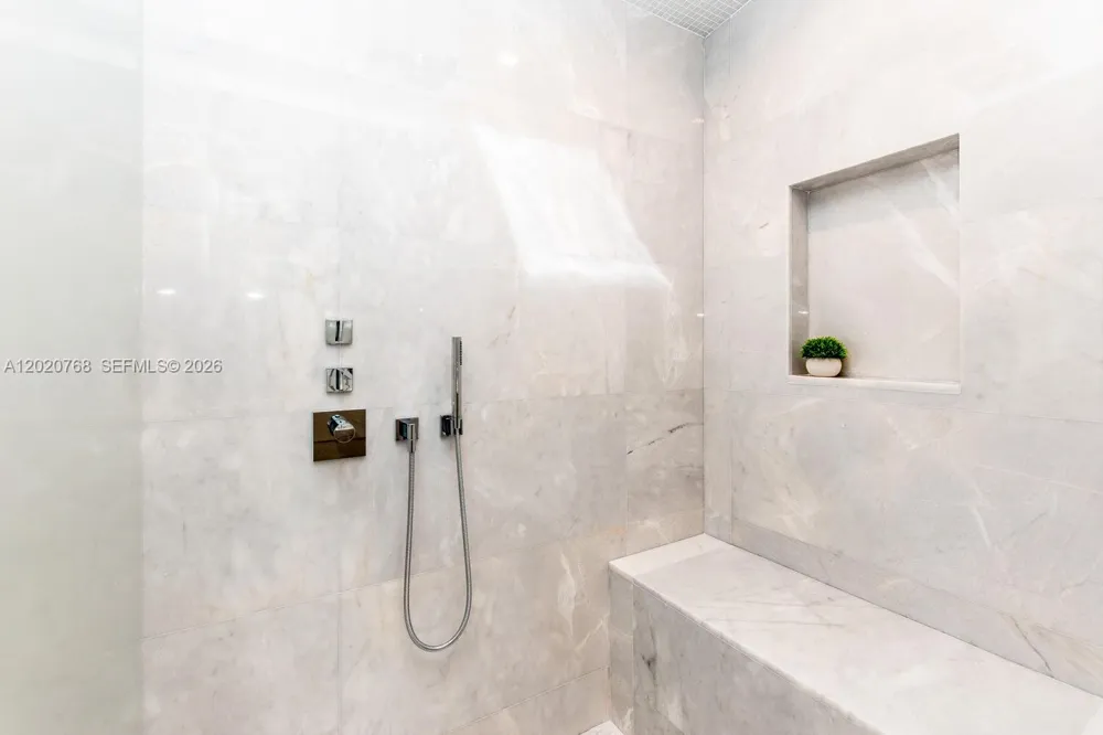 18501 E Collins #1503 Sunny Isles Beach, FL 33160