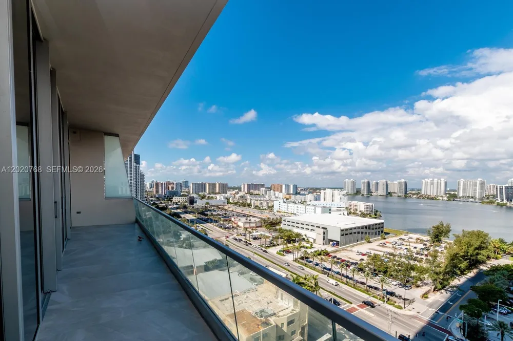 18501 E Collins #1503 Sunny Isles Beach, FL 33160