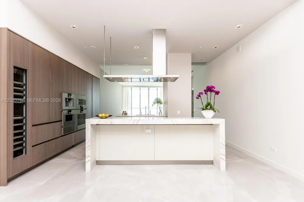 18501 E Collins #1503 Sunny Isles Beach, FL 33160