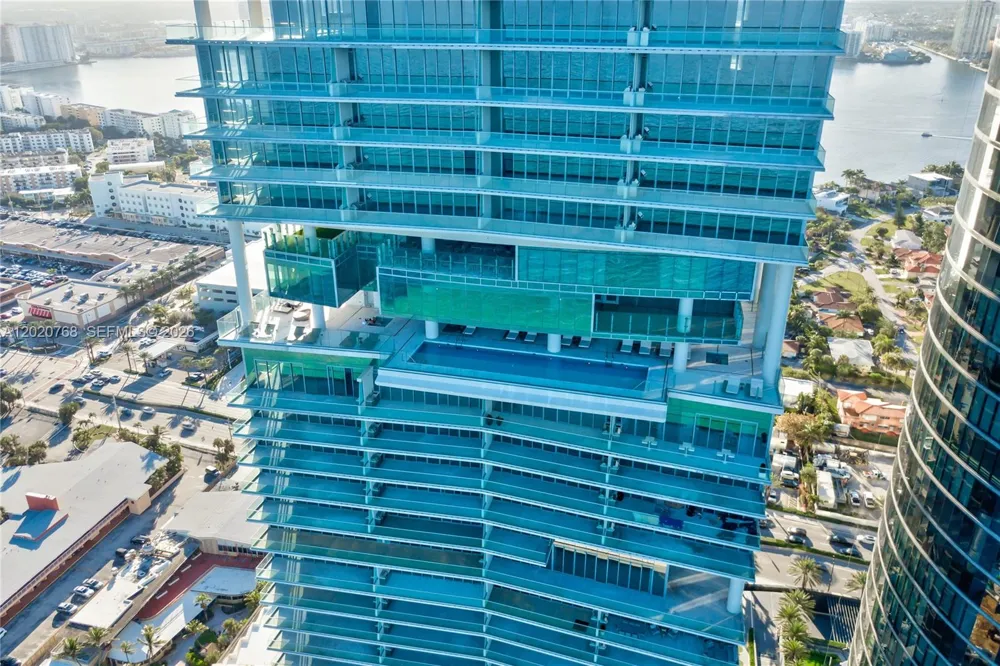 18501 E Collins #1503 Sunny Isles Beach, FL 33160