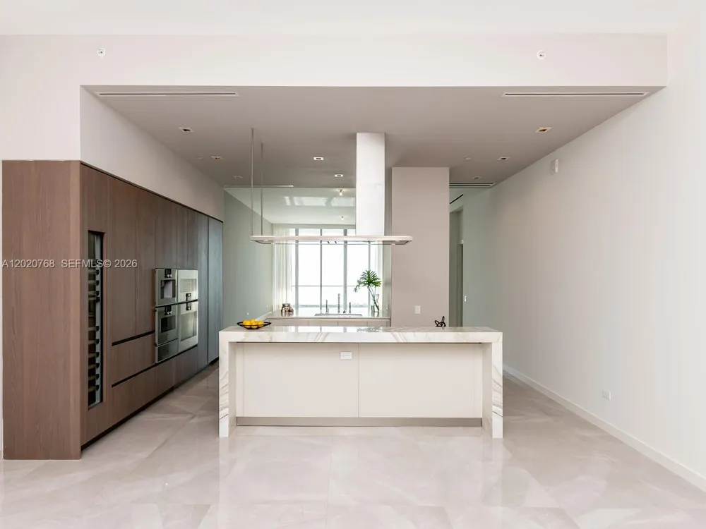 18501 E Collins #1503 Sunny Isles Beach, FL 33160
