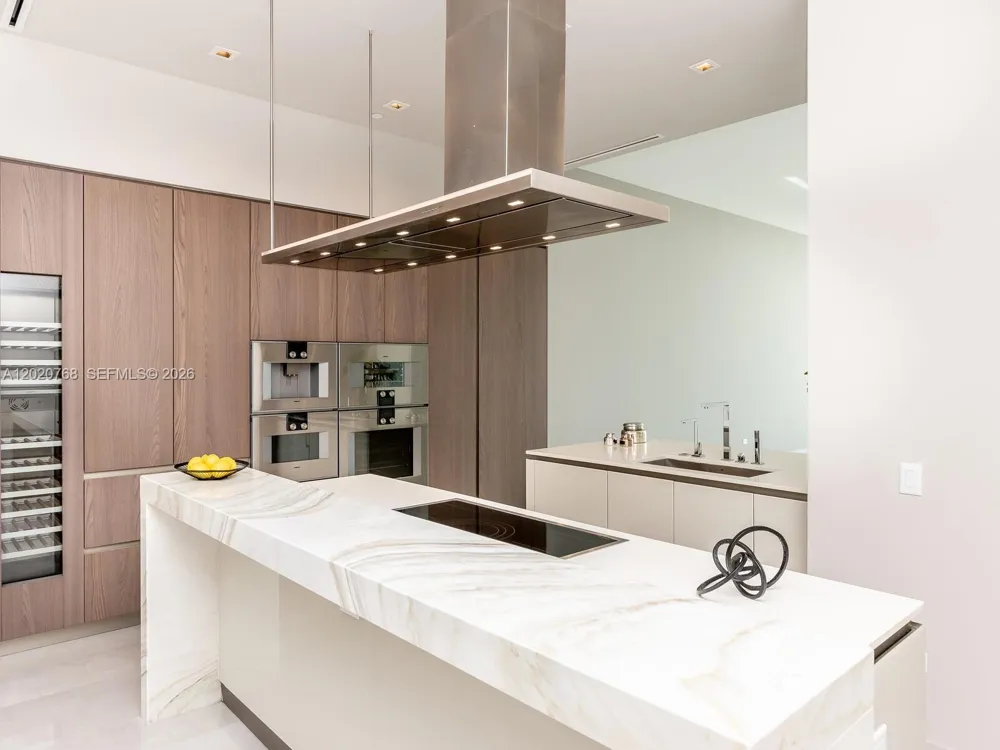 18501 E Collins #1503 Sunny Isles Beach, FL 33160